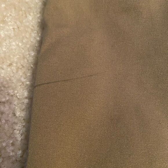 UNDER ARMOUR SIZE 14 TAN SHORTS - Picture 6 of 7